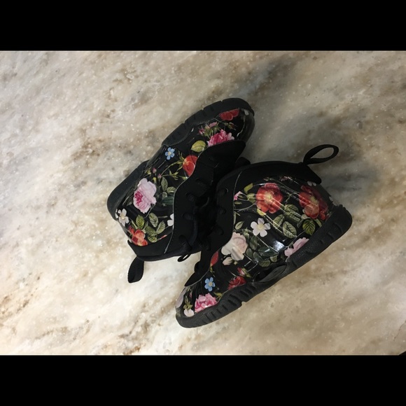 Nike Other - Little Girl Size 7C Nike Foamposites